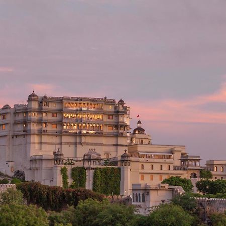 Raas Devigarh Hotel Delwara Exterior photo