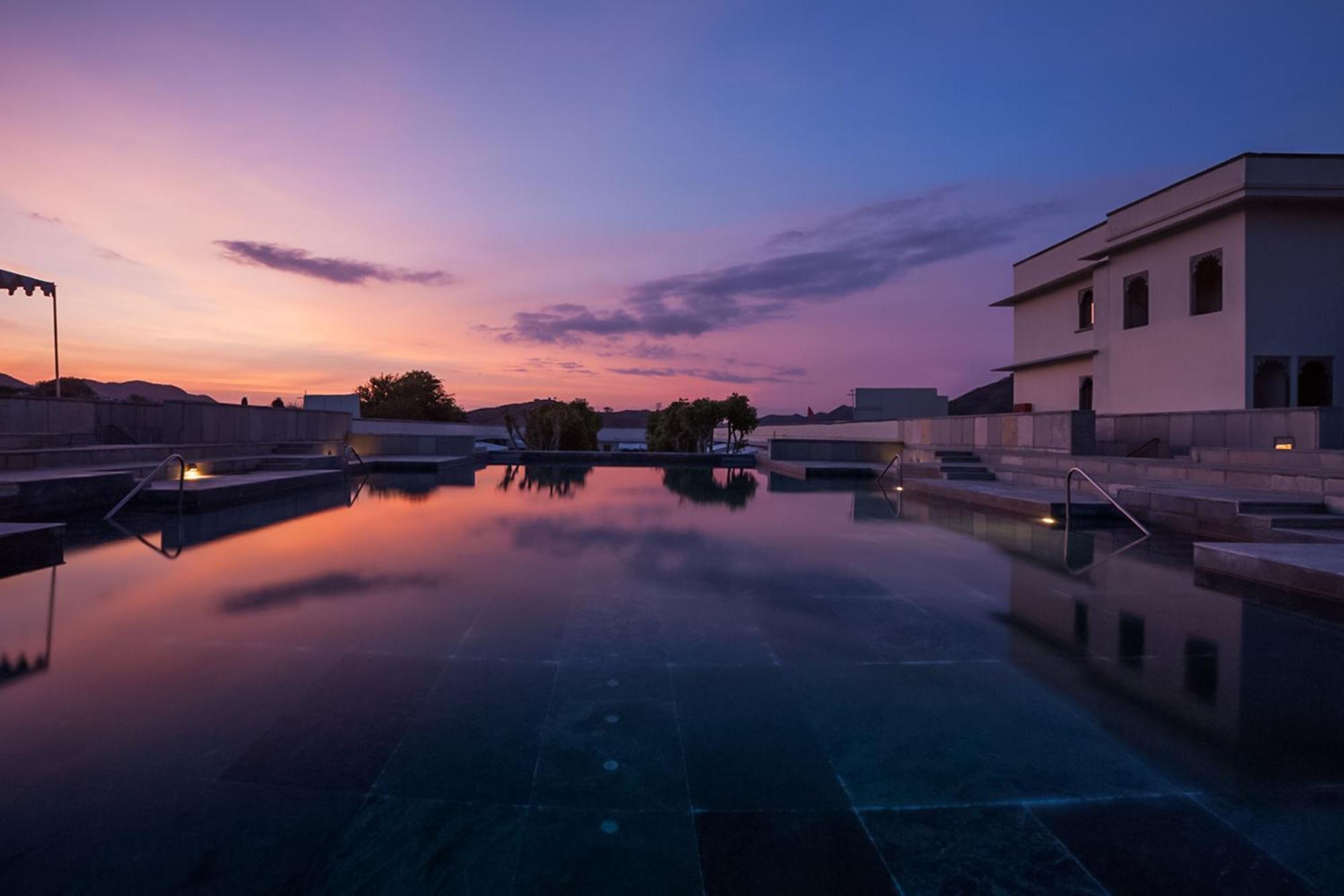 Raas Devigarh Hotel Delwara Exterior photo