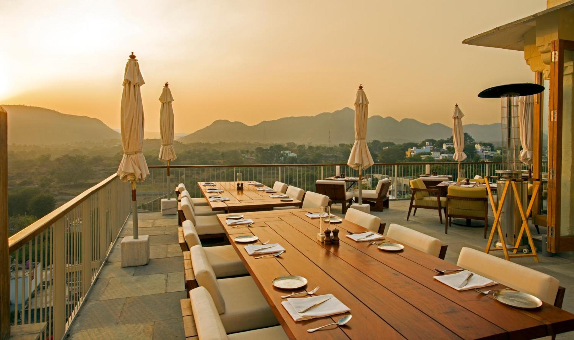 Raas Devigarh Hotel Delwara Exterior photo