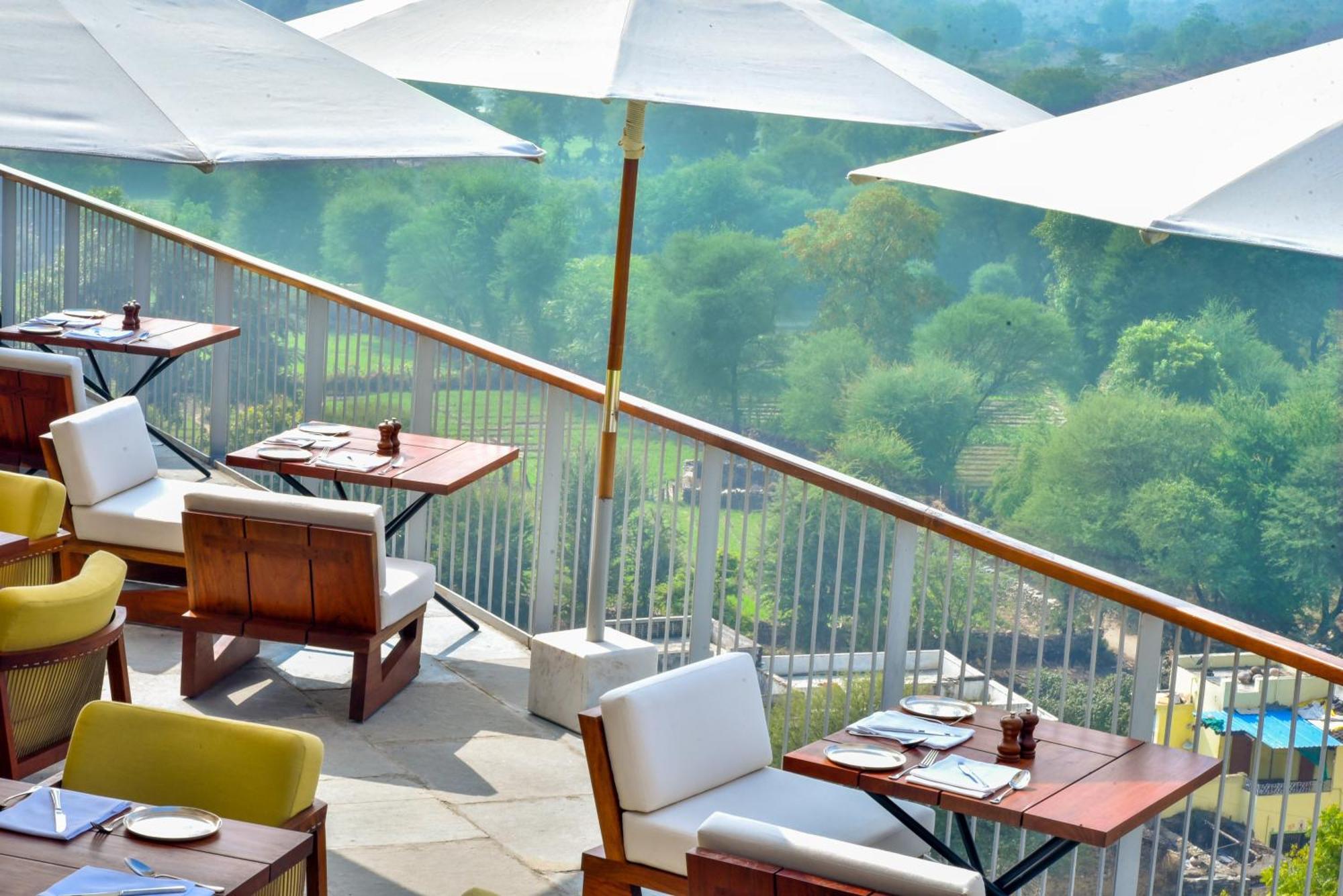 Raas Devigarh Hotel Delwara Exterior photo