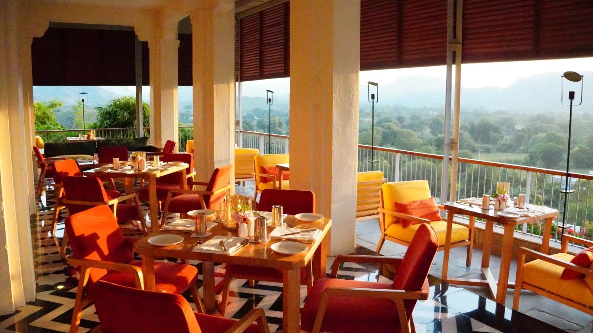 Raas Devigarh Hotel Delwara Exterior photo