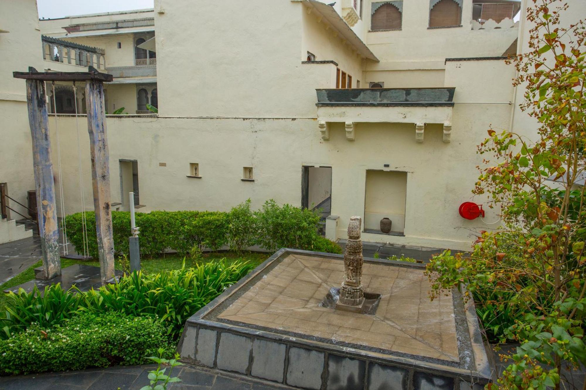 Raas Devigarh Hotel Delwara Exterior photo