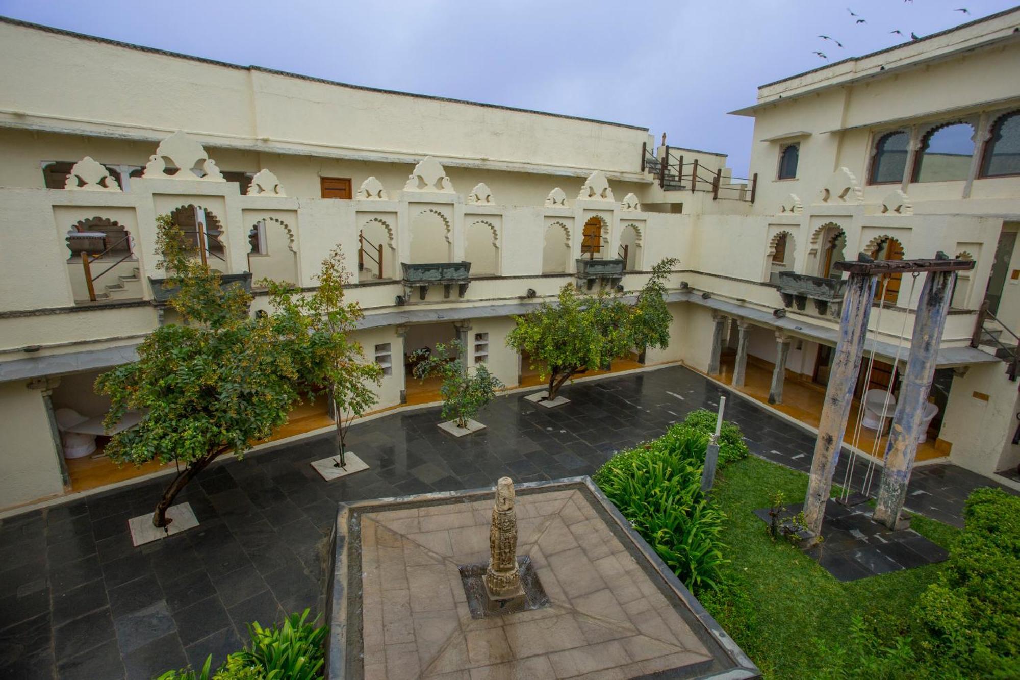 Raas Devigarh Hotel Delwara Exterior photo