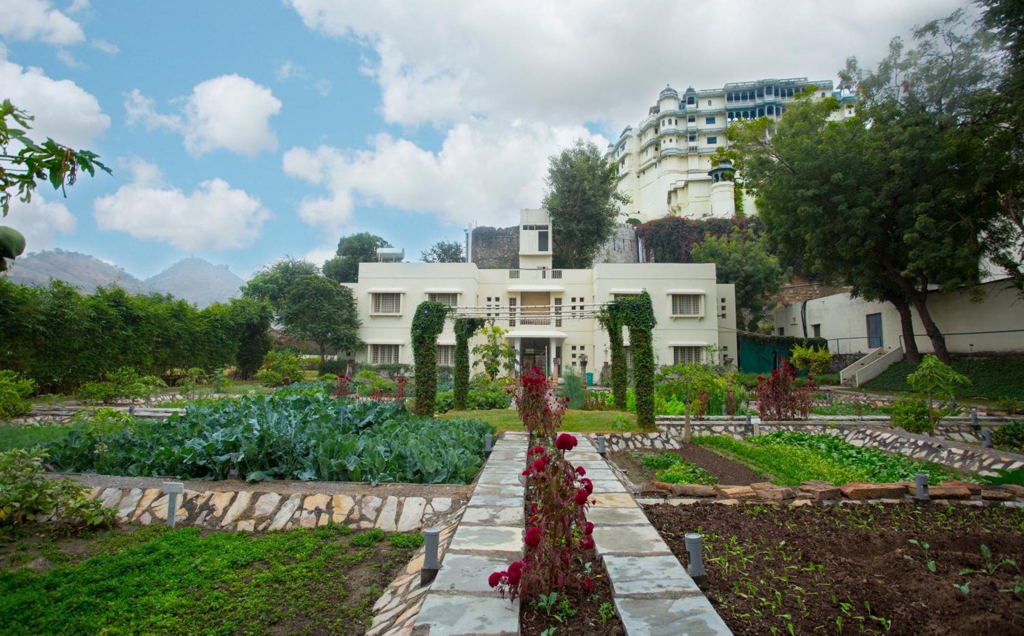 Raas Devigarh Hotel Delwara Exterior photo