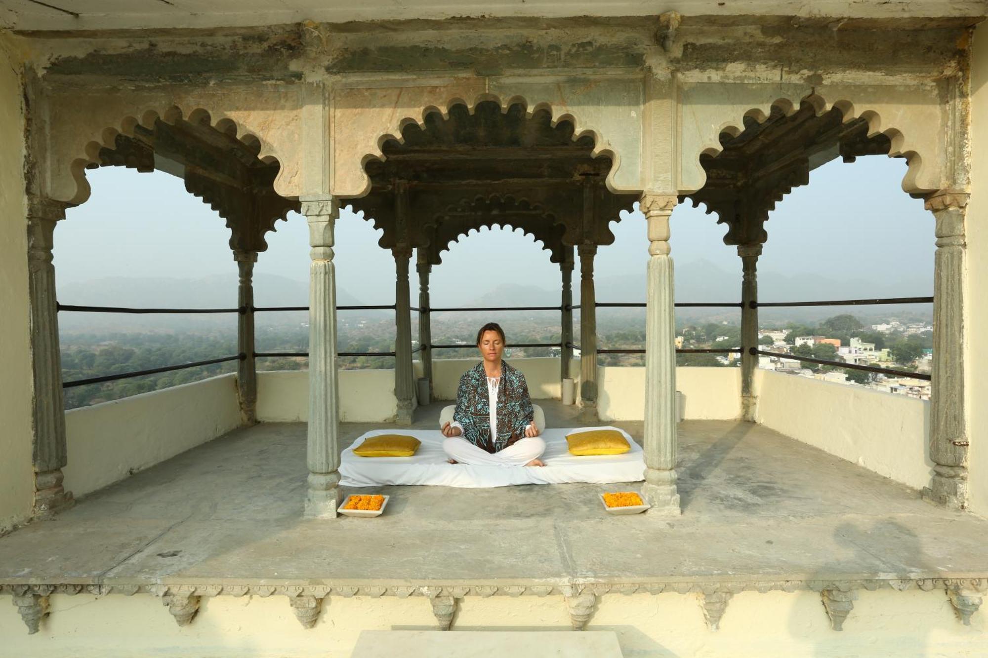 Raas Devigarh Hotel Delwara Exterior photo
