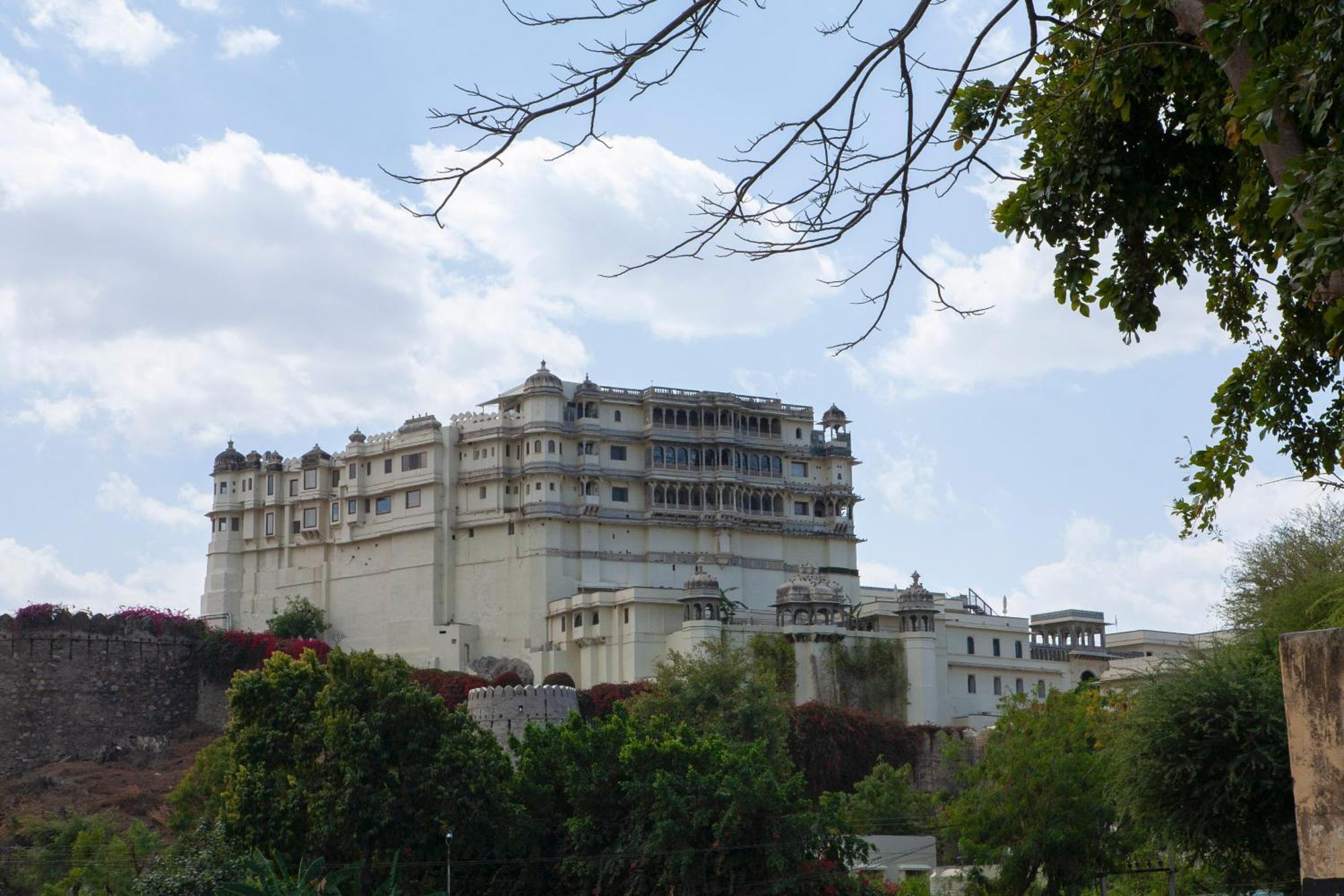 Raas Devigarh Hotel Delwara Exterior photo