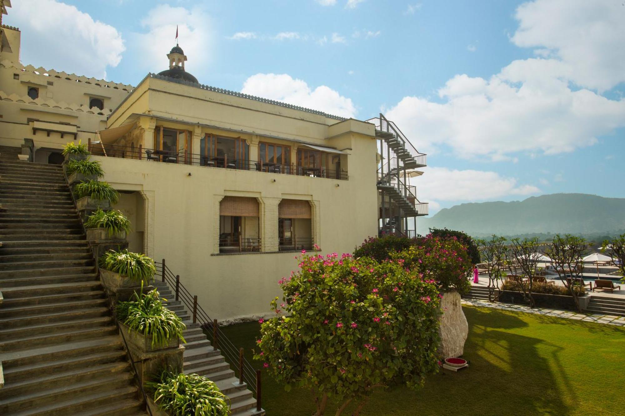 Raas Devigarh Hotel Delwara Exterior photo