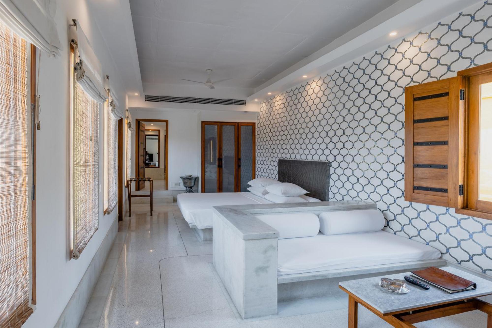 Raas Devigarh Hotel Delwara Exterior photo