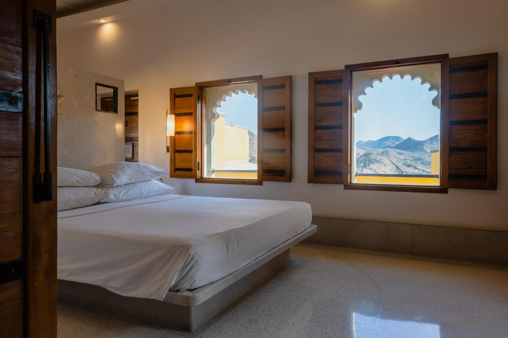 Raas Devigarh Hotel Delwara Exterior photo