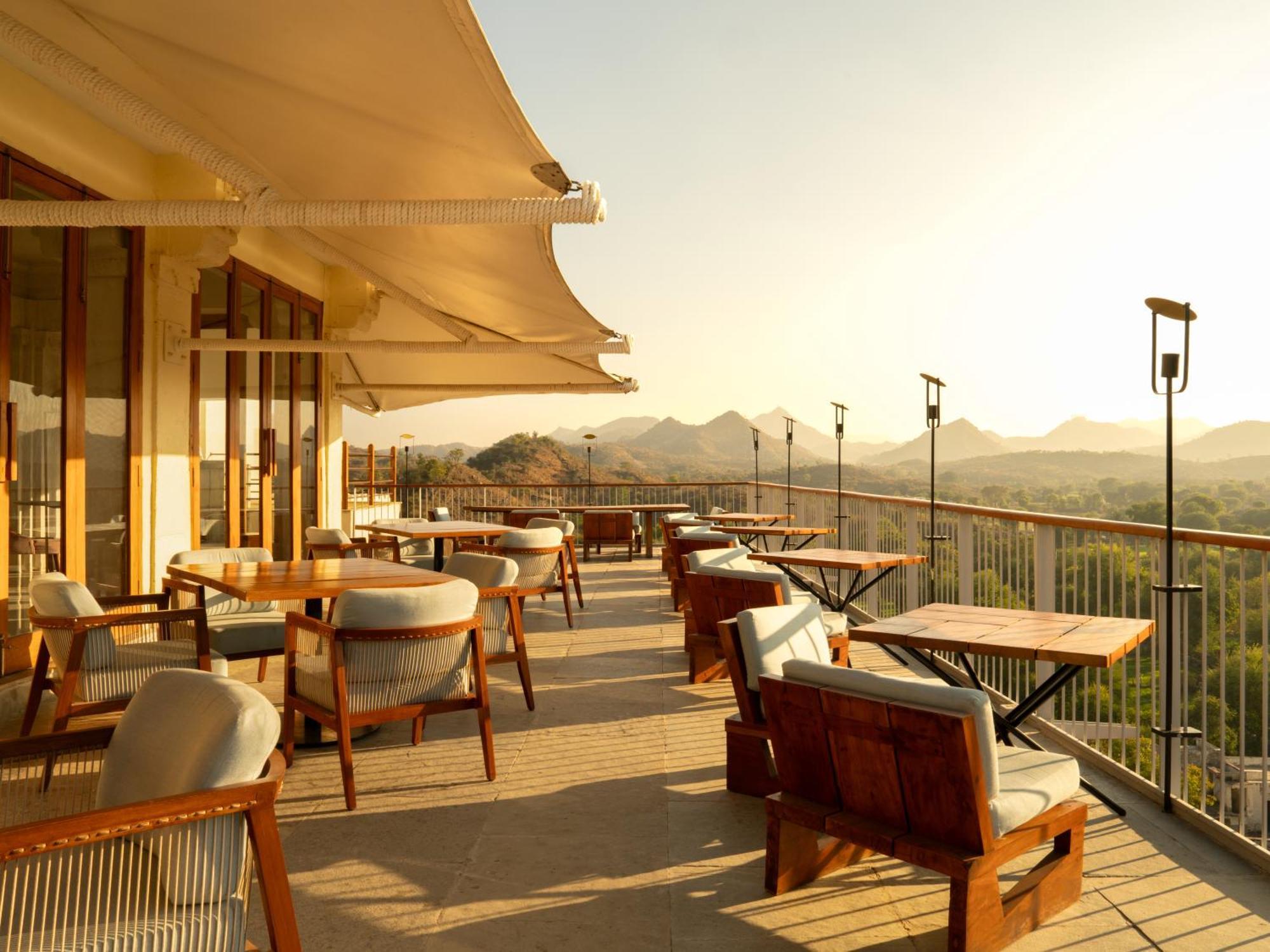 Raas Devigarh Hotel Delwara Exterior photo