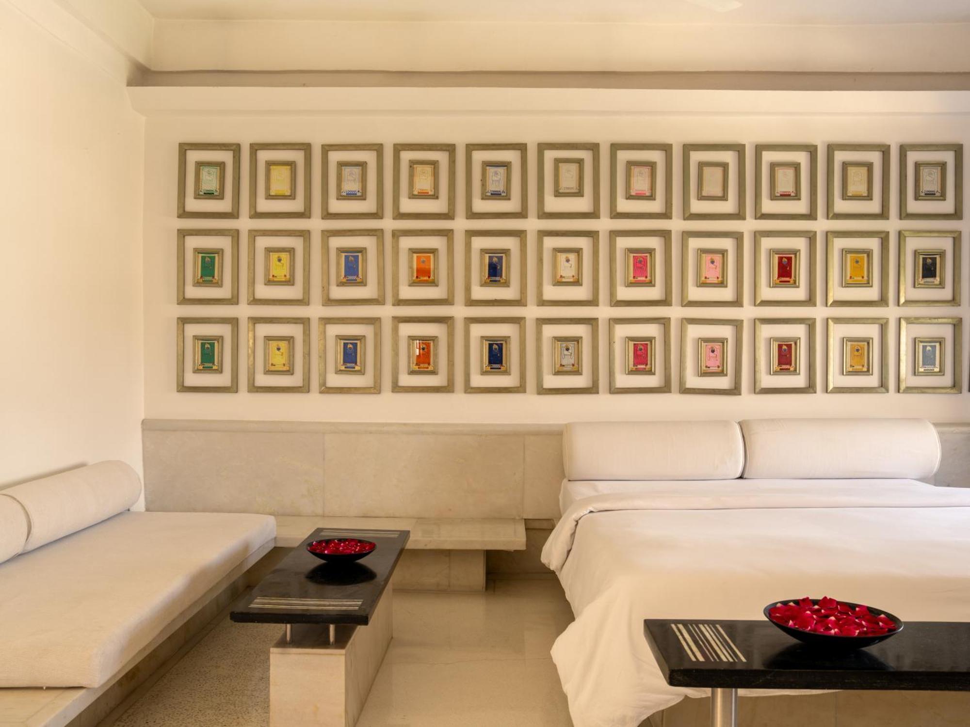 Raas Devigarh Hotel Delwara Exterior photo