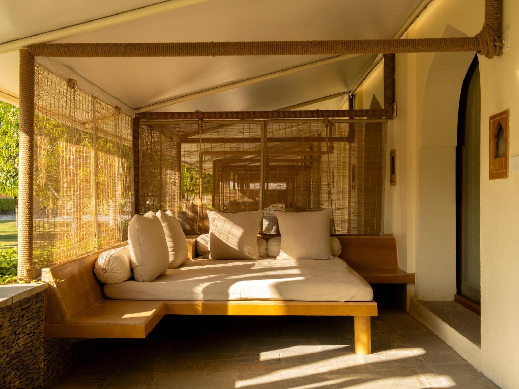 Raas Devigarh Hotel Delwara Exterior photo
