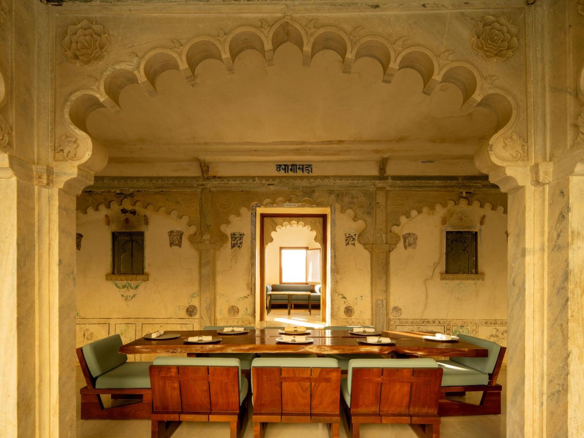Raas Devigarh Hotel Delwara Exterior photo