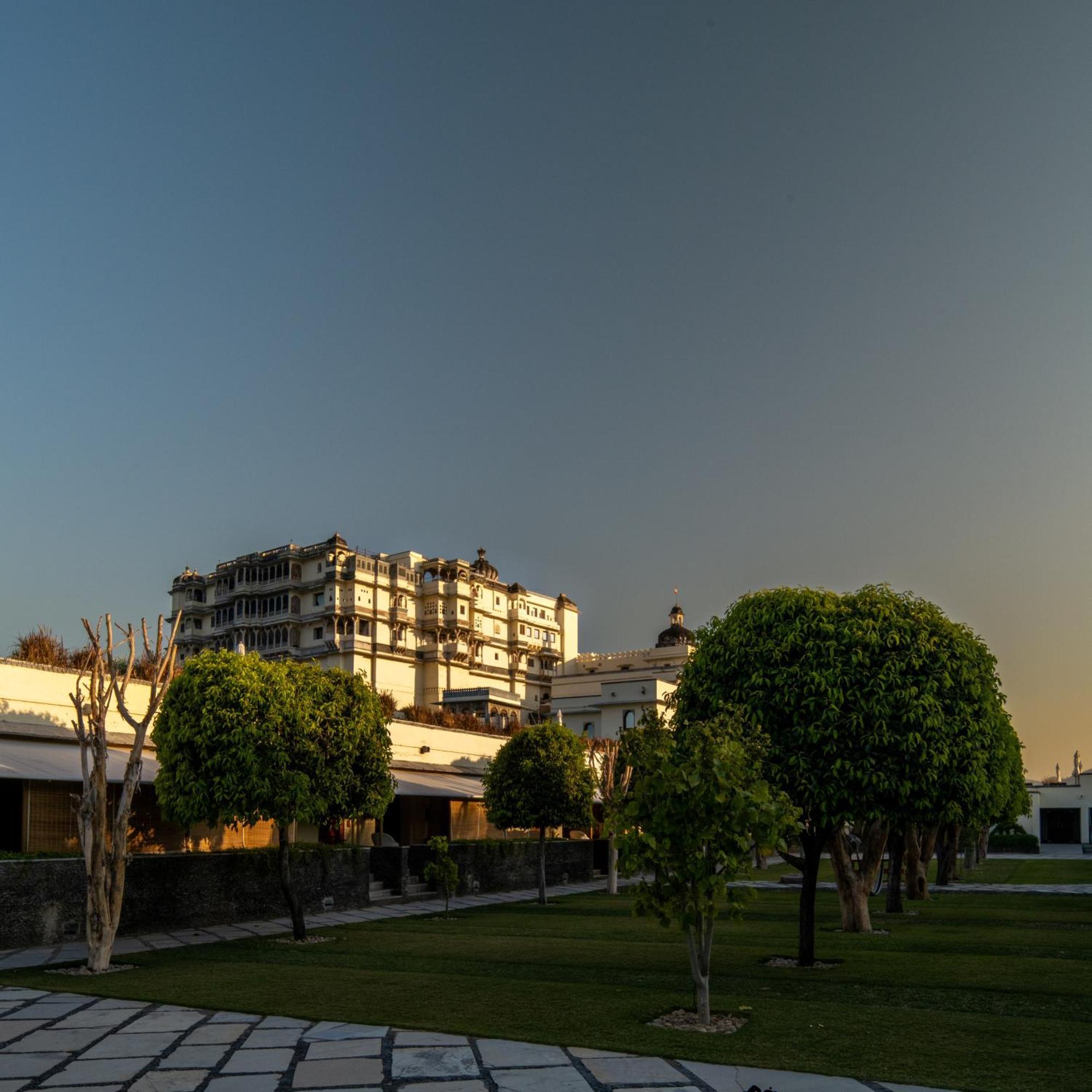 Raas Devigarh Hotel Delwara Exterior photo